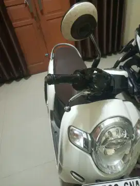Scoopy 2019 putih metalik