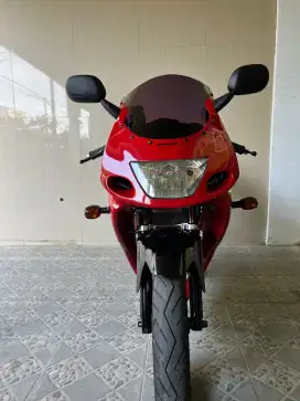 Kawasaki ninja rr old 2011 warna merah Ferrari