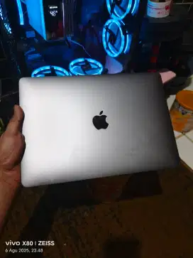 Macbook Pro 2017 Touchbar 16/256Gb Normal Siap Pakai
