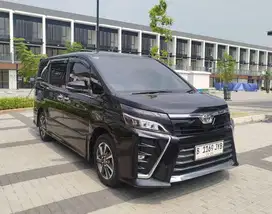 Istimewa Toyota Voxy 2.0 AT 2018 Hitam