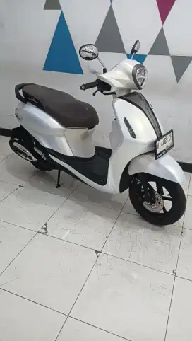 Yamaha Grand Filano 2023 Putih Istimewa