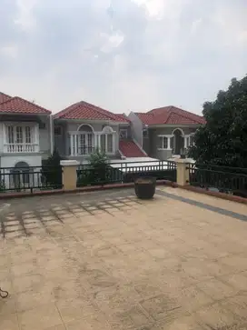 Rumah Mewah Kota Wisata Cluster Somerset dekat Mall Livingworld