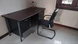 Meja dan Kursi Direktur