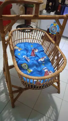 Ayunan rotan bayi