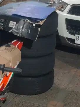 Ban mobil bekas voxy