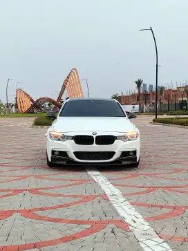 BMW 320i F30 Sport Low km 2016 Tdp mulai dari 15jt aja cash juga murah