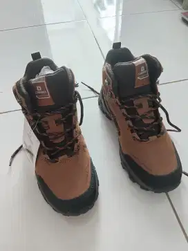 Sepatu Hiking CONSINA ASKOLE