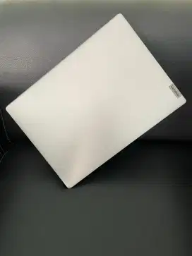 Laptop Lenovo 81W0 AMD 3020e
