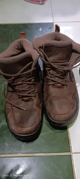 Sepatu kulit Jim Joker