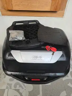 Givi E43 NTL bekas istimewa