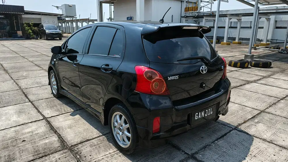 Toyota Yaris E At 2012 Hitam Km Low  80an Tdp 25jt