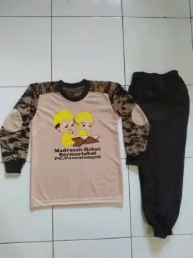 Menerima pesanan seragam sekolah