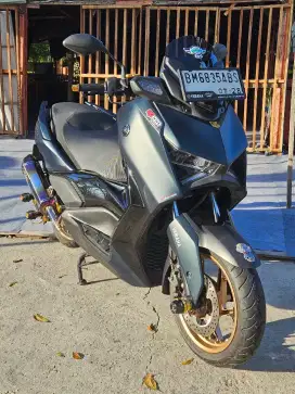 X Max Connected