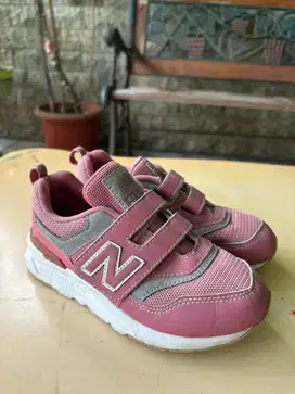 Sepatu Anak Perempuan