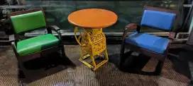 Kursi dan meja vintage antik