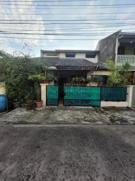 Jual cepat / kontrakan rumah 2 lantai di Komp. Pemda Jati Asih Bekasi