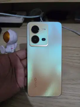 Vivo V25E 256GB mulus terawat Gold berkilau