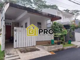 Rumah 2 lantai bagus dan terawat Lokasi Strategis di Cibubur City