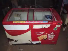 Freezer kaca 360 liter