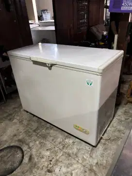 Freezer box daichi 300 liter mesin ori 
Hrg 2,5 jt
