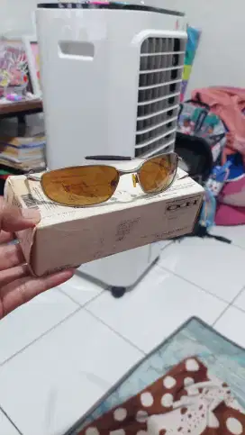 Dijual kacamata oakley whisker platinum gold original