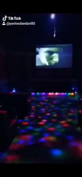 Dicari LC/pemandu lagu untuk karaoke