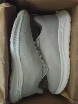 Sepatu Diadora ukuran 42 Baru untuk Sehari-hari / olahraga