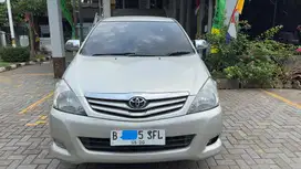 toyota kijang innova (2009)