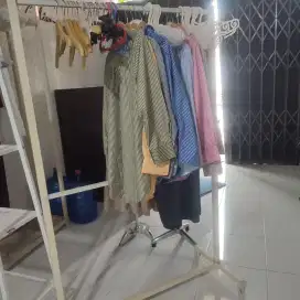 Di jual rak gantungan pakaian.