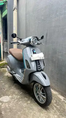 Dijual Vespa Primavera 150 ABS tahun 2022 grey
