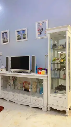 Lemari pajangan 1 pintu kaca