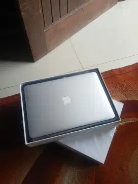 Macbook Air 13-inch,Early 2015