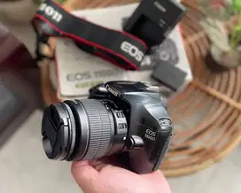 Kamera DSLR Canon 1100D