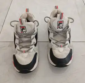 SEPATU IMPORT MERK FILA (ORIGINAL)