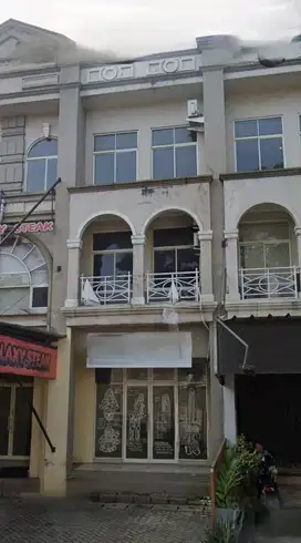 Di Jual Best Price Ruko Badan di Boulevard Raya 3 lantai panjang Ruko