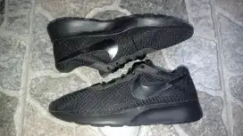 Sepatu Unisex Nike Size 37