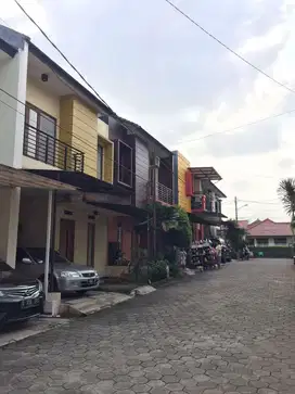 Rumah 2 Lantai dalam Cluster di Dekat Kampus UPN PondokLabu, Jakarta