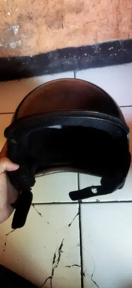 Helm Iting meledak