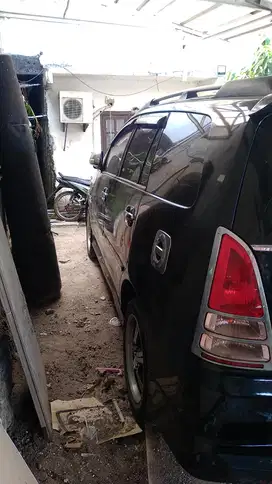 Toyota Kijang Innova 2005 Bensin