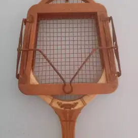 Raket tenis kayu lawas