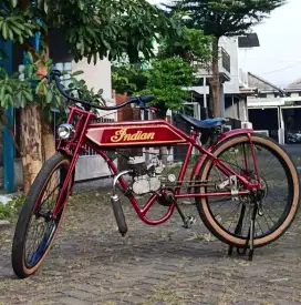 Sepeda roundtank modif lawas vespa antik helm jaket vintage jadul