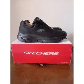 Sepatu Skechers Arch Fit 232040 / BBK