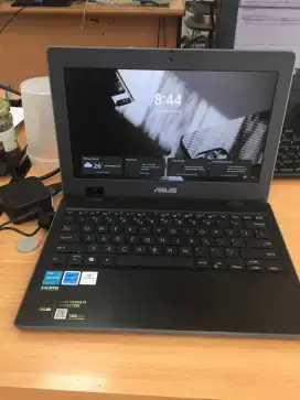 Dijual laptop asus intel celeron , masih mulus seperti baru.