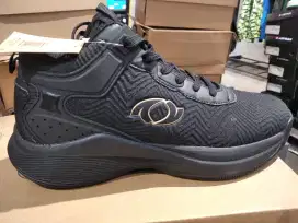 Sepatu hitam basket astec size 40 murah