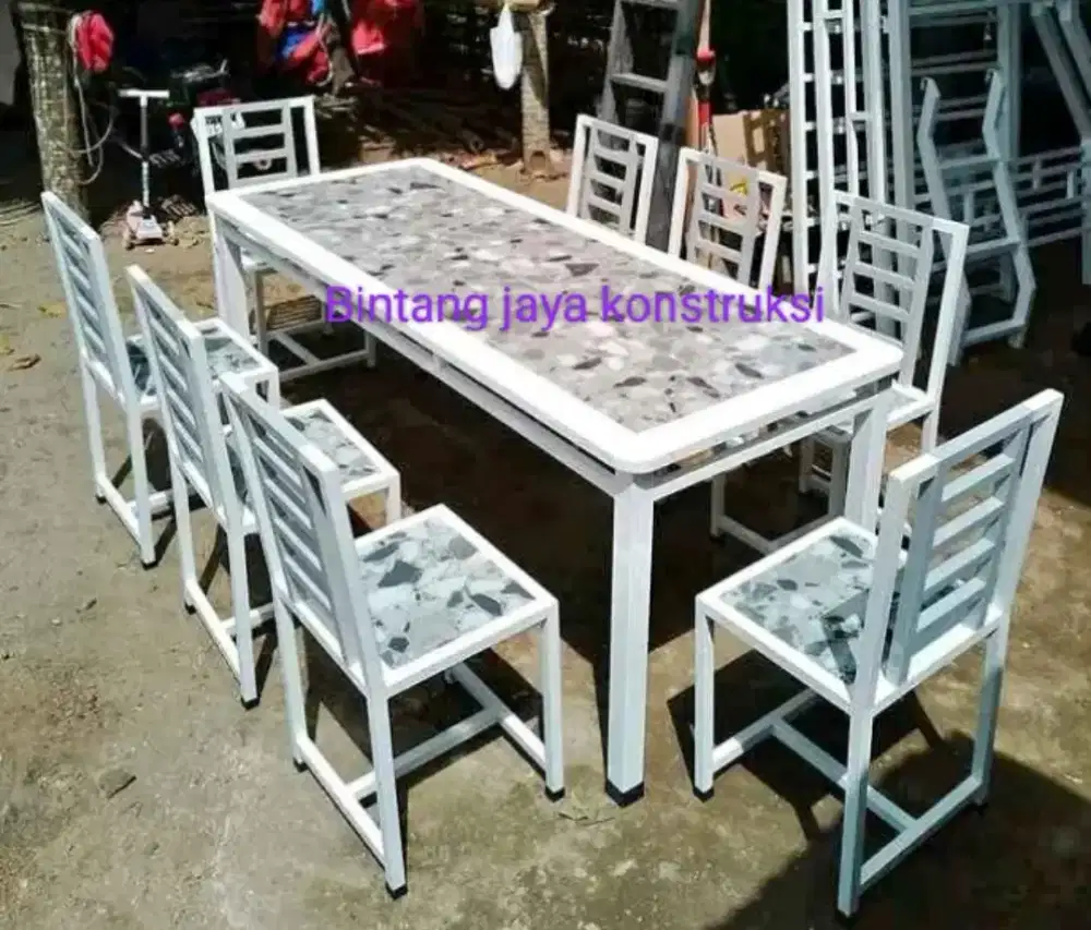 Meja makan bahan besi