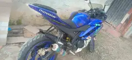 Yamaha R15 ss sebelah