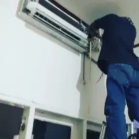SERVICE AC BONGKAR PASANG AC, CUCI AC TAMBAH FREON DLL