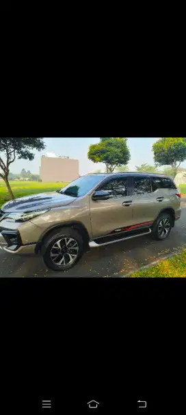 Toyota fortuner (coklat)