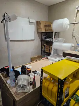 Packing E-Commerce & Host Live