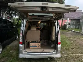 Di jual nissan serena 2010 type tertinggi